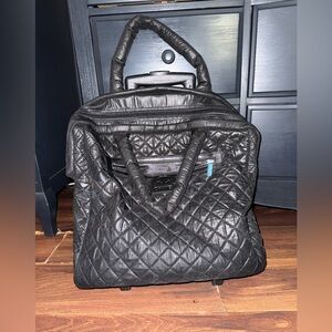 Quilted Rolling Trolley Bag – Black